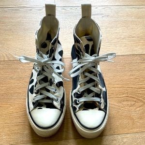 Women’s size 7 animal print High top Converse sneakers